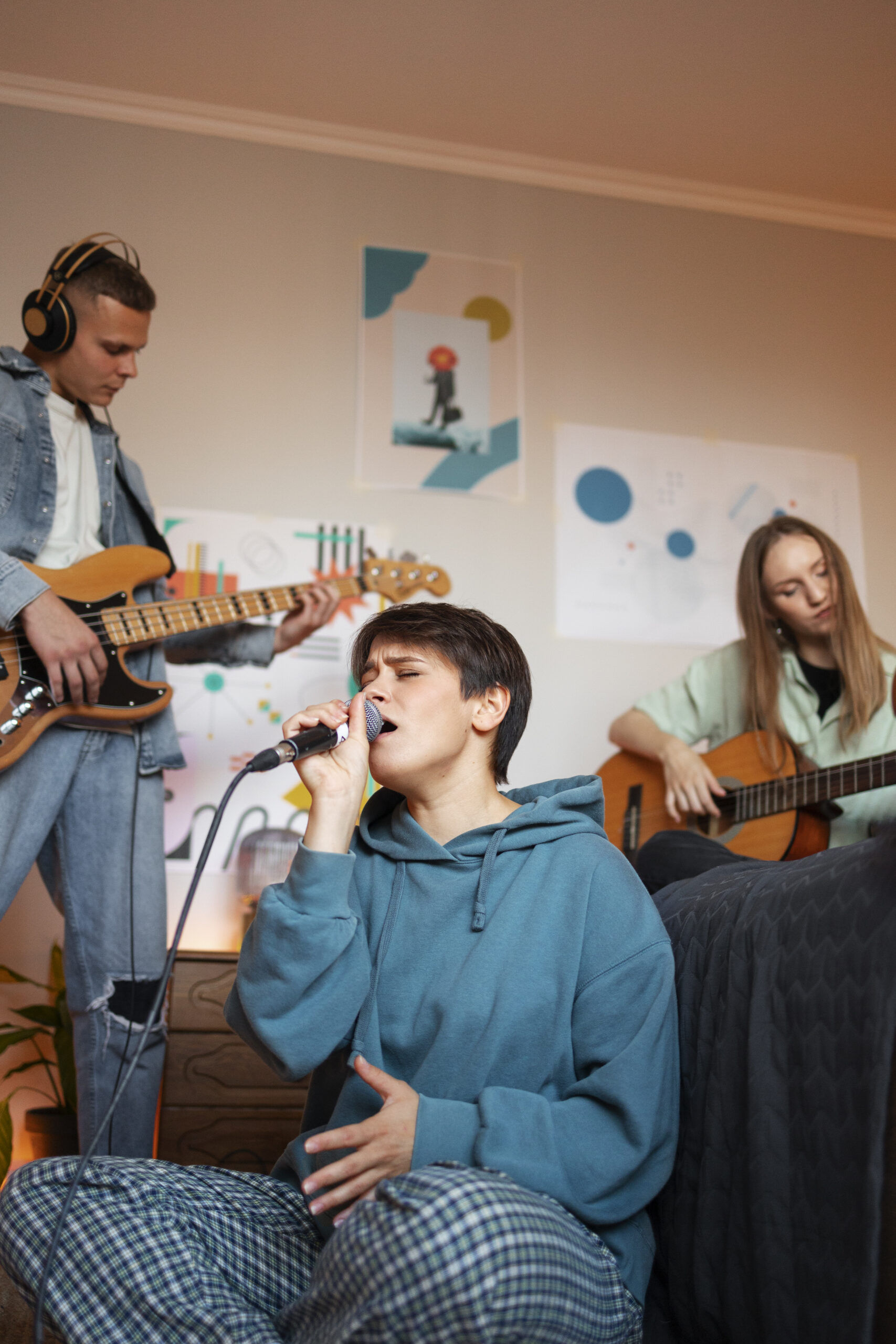 Cum utilizează adolescenții muzica pentru a-și gestiona emoțiile?
