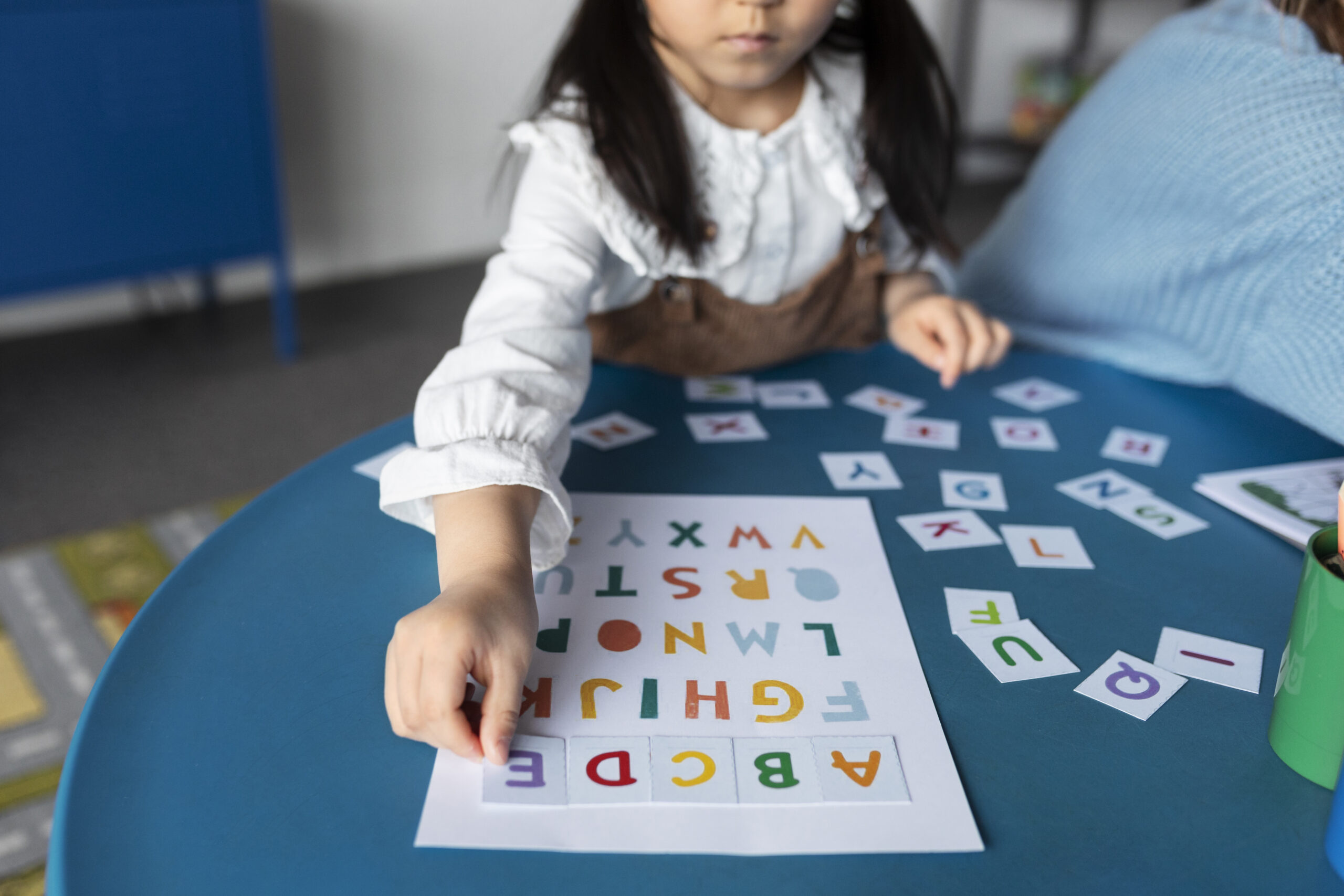 Copilul vorbește puțin? Ce observă psihologul în evaluarea dezvoltării?